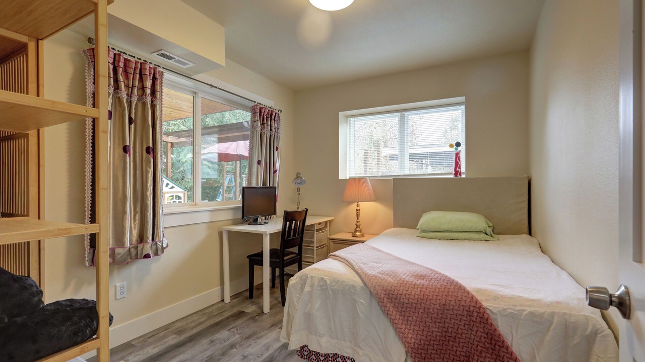 Photo of Bedroom in East Lake Hills
