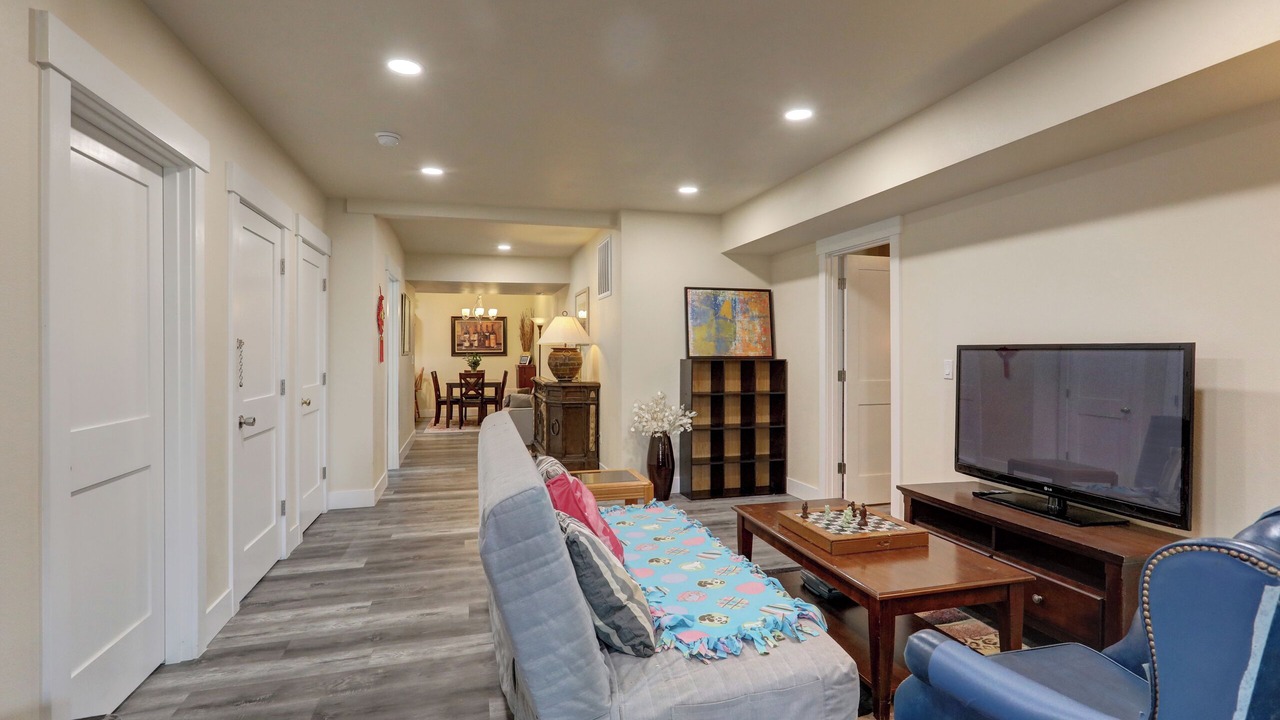Photo of Livingroom in East Lake Hills
