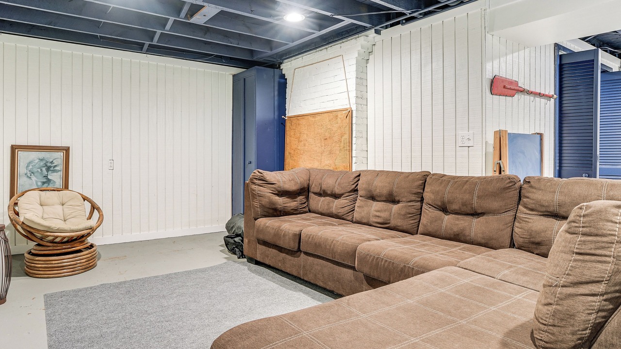 Photo of Livingroom in Paw Paw