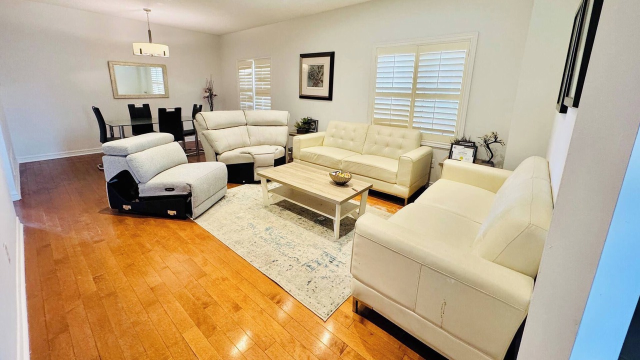 Photo of Livingroom in Churchill Meadows
