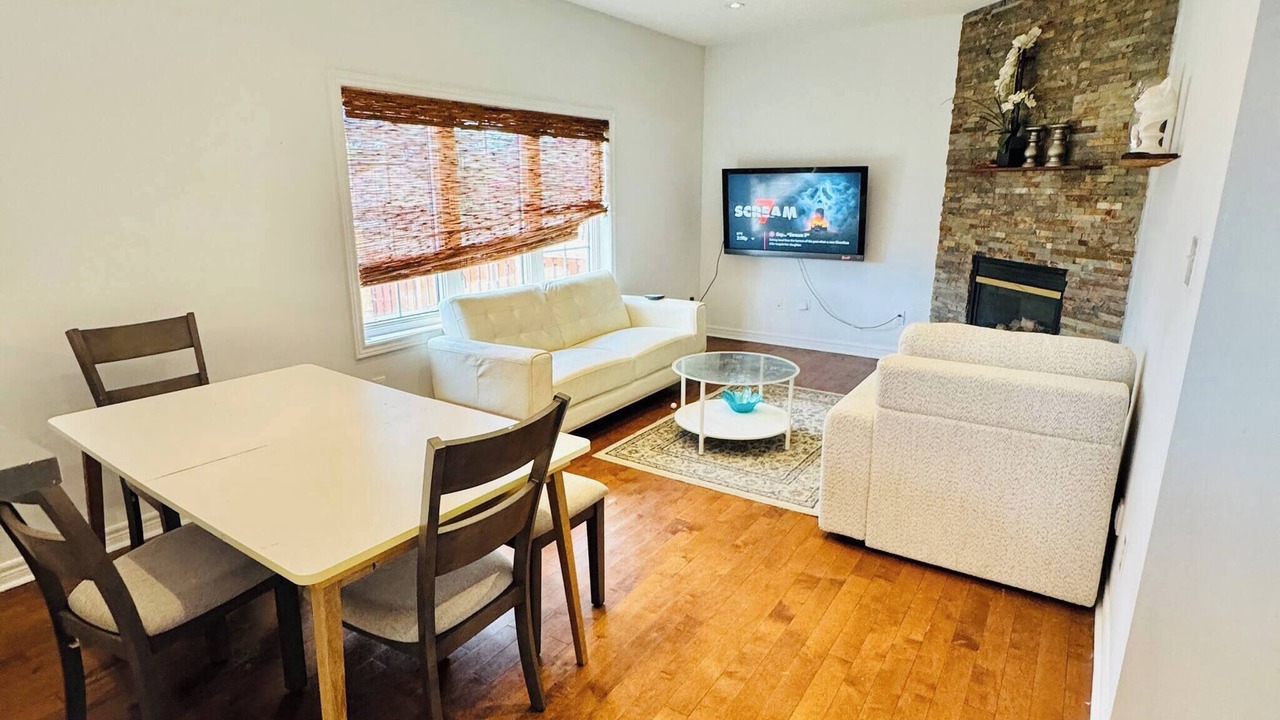 Photo of Livingroom in Churchill Meadows