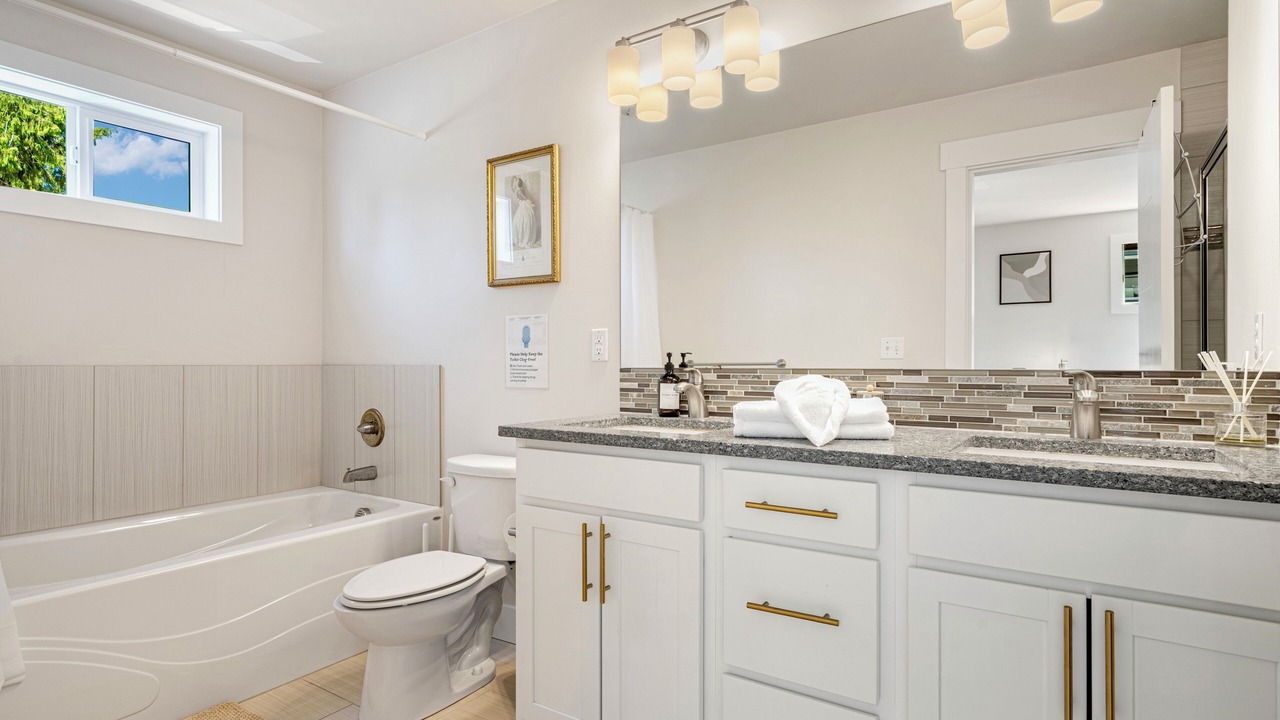 Photo of Bathroom in White Center