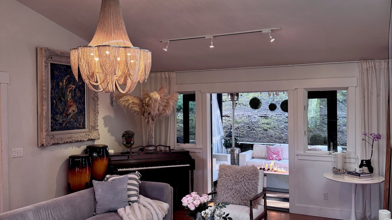Photo of Livingroom in Saranap