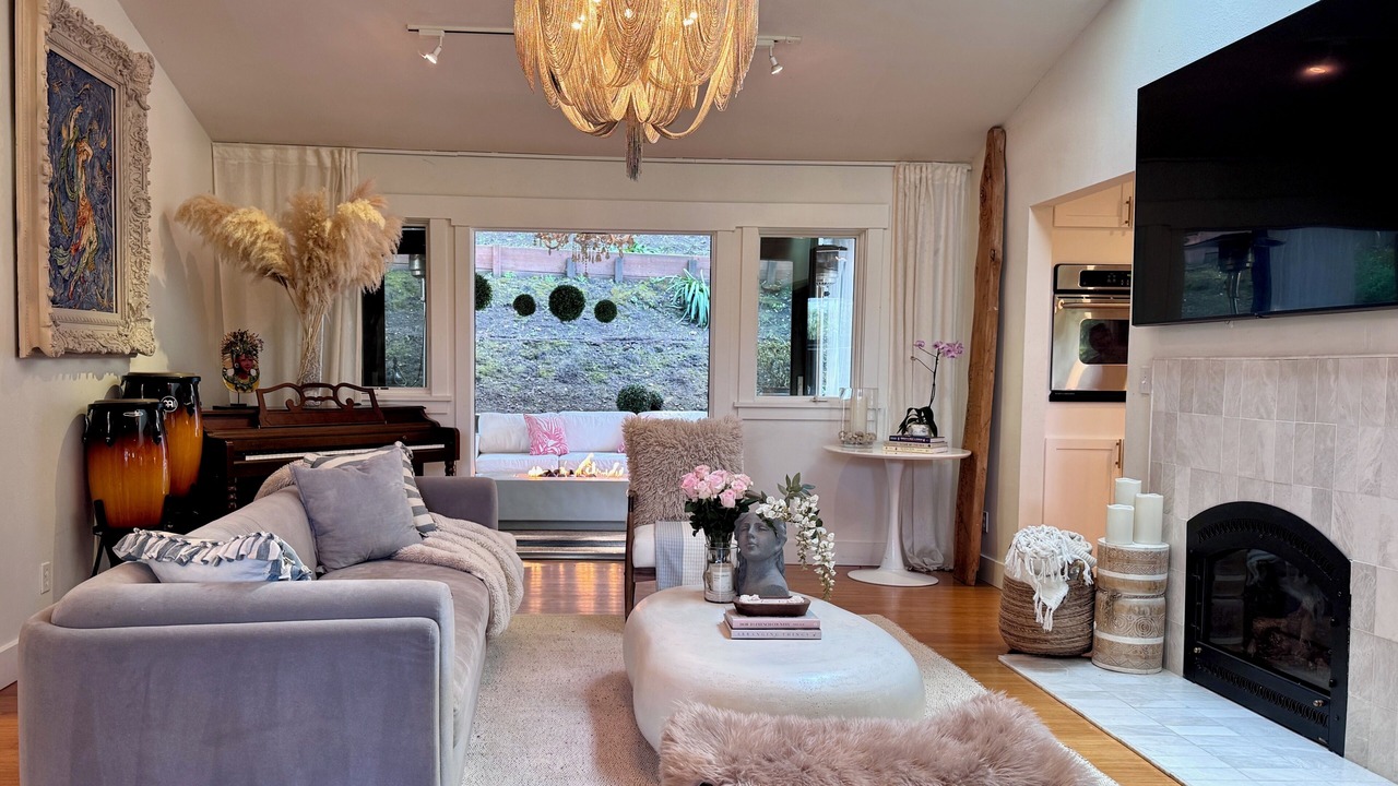 Photo of Livingroom in Saranap