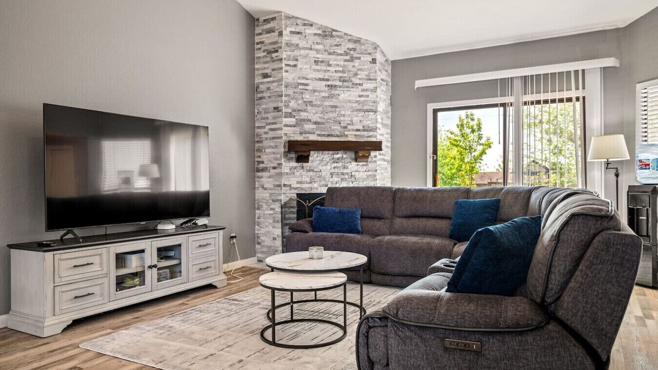 Photo of Livingroom in Northeast Carrollton