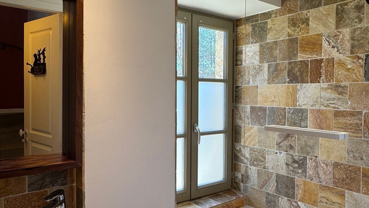 Photo of Bathroom in Laps