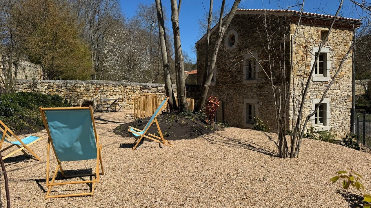 Photo of Outdoor in Laps