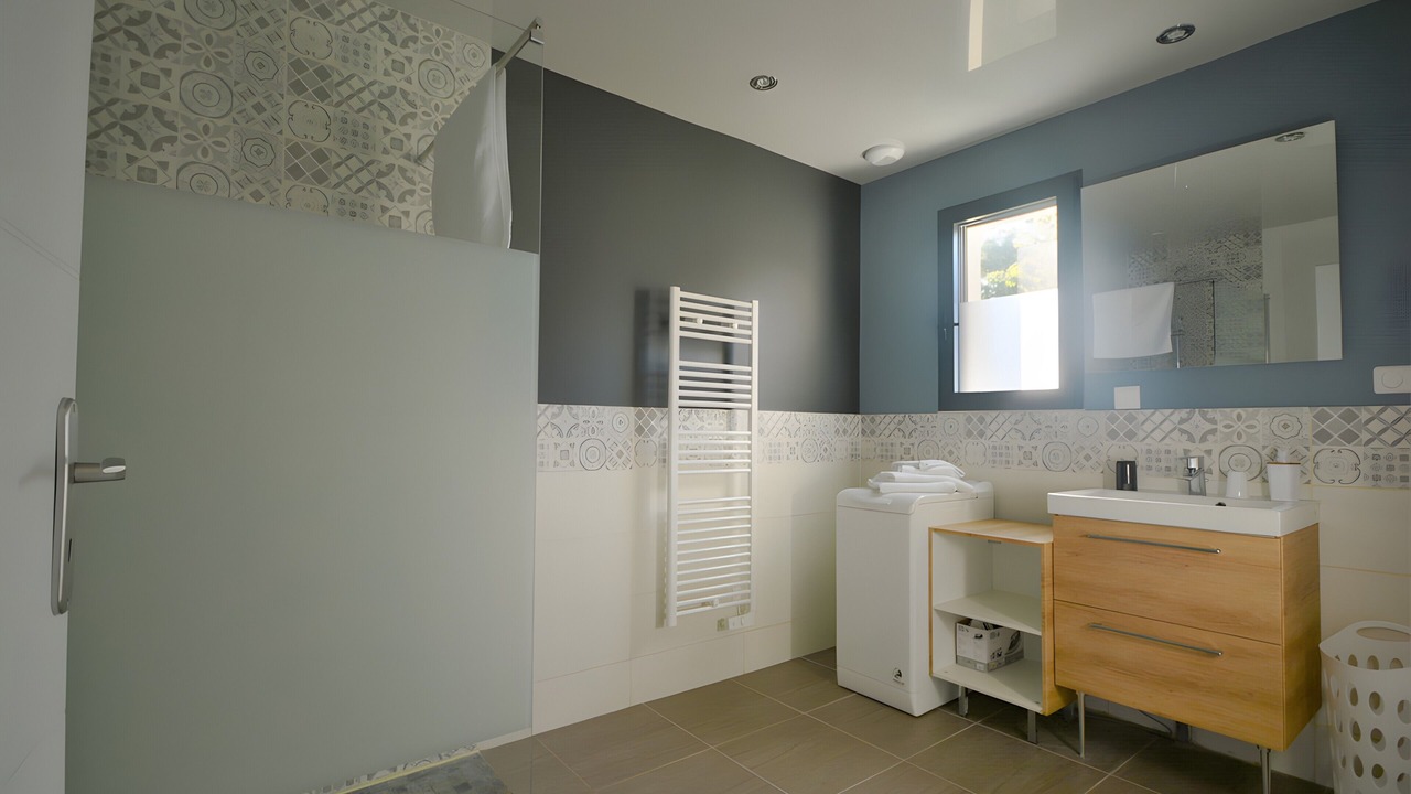 Photo of Bathroom in Saint-Quentin-en-Tourmont