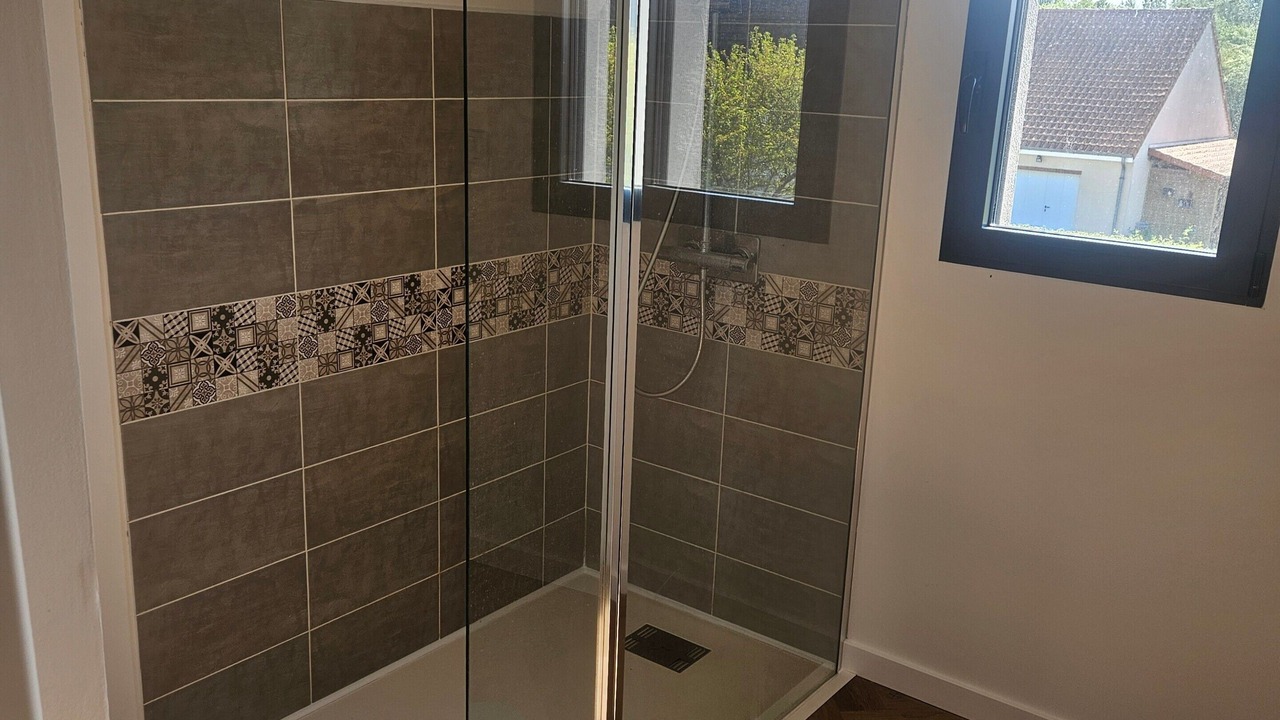 Photo of Bathroom in Saint-Quentin-en-Tourmont