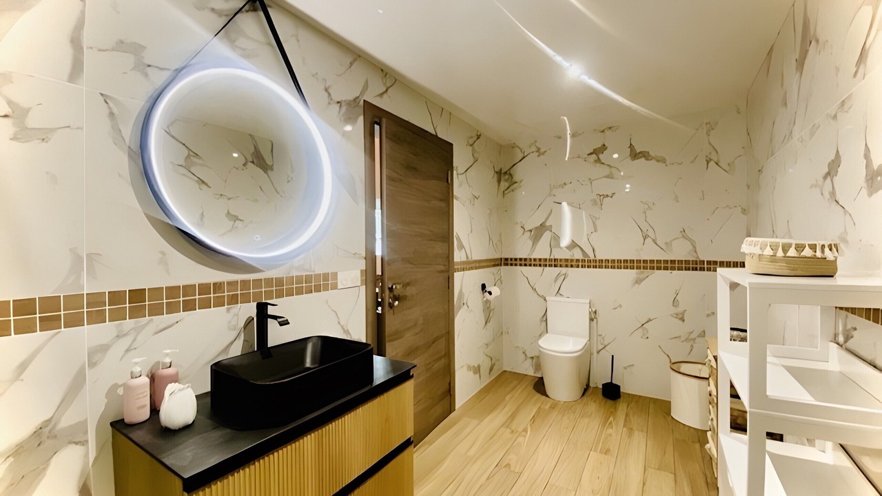 Photo of Bathroom in Saint-Quentin-en-Tourmont
