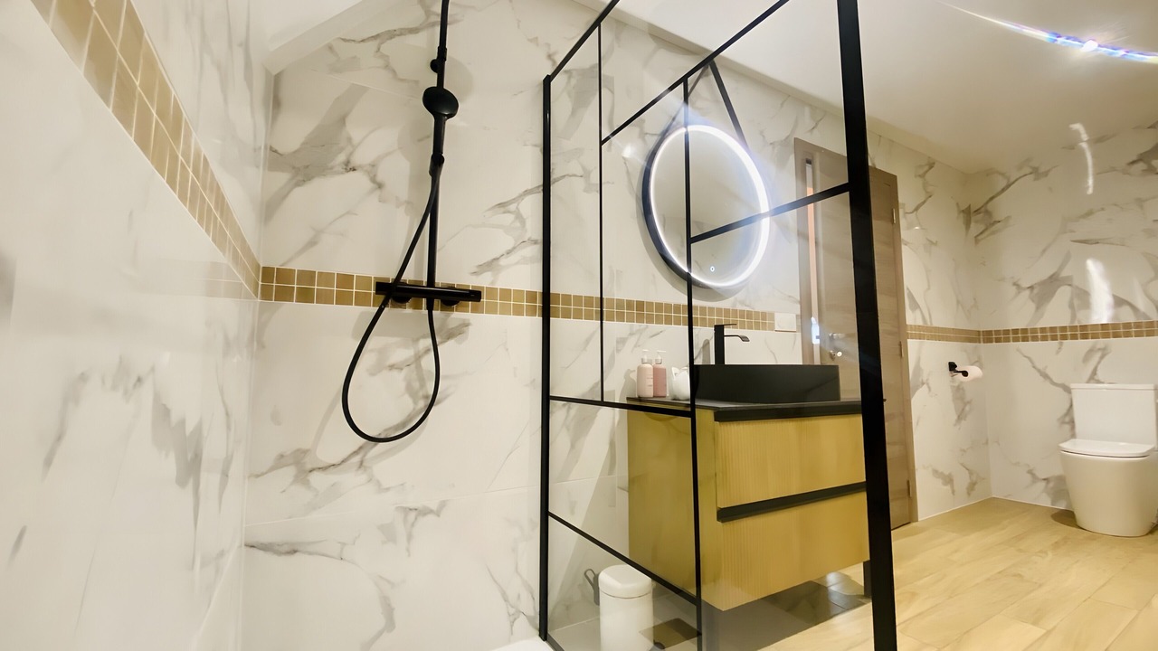 Photo of Bathroom in Saint-Quentin-en-Tourmont
