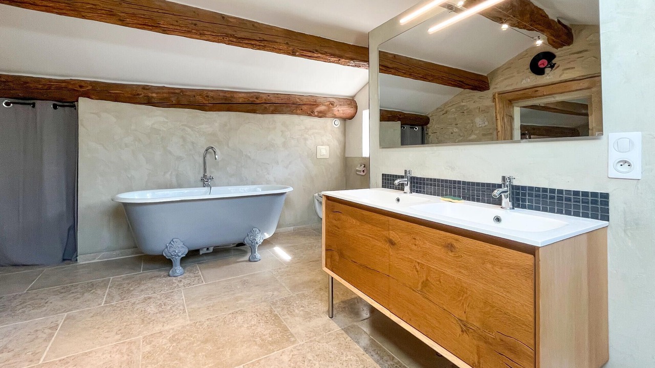 Photo of Bathroom in Saint-Hilaire-d'Ozilhan