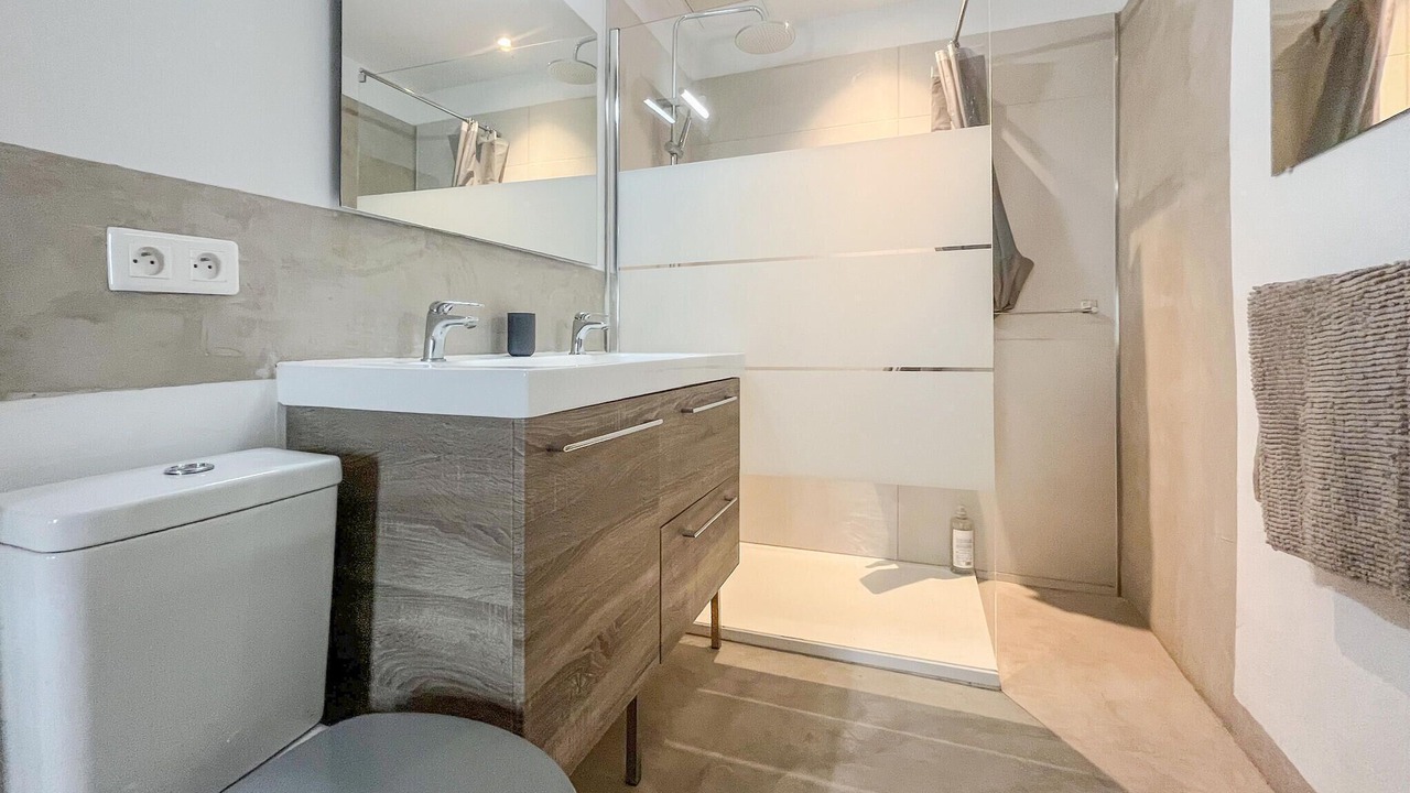 Photo of Bathroom in Saint-Hilaire-d'Ozilhan