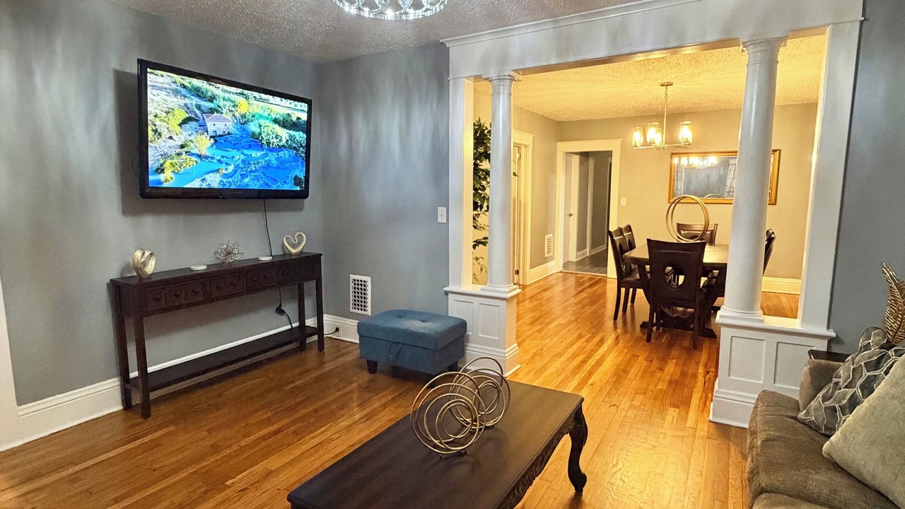 Photo of Livingroom in Utica
