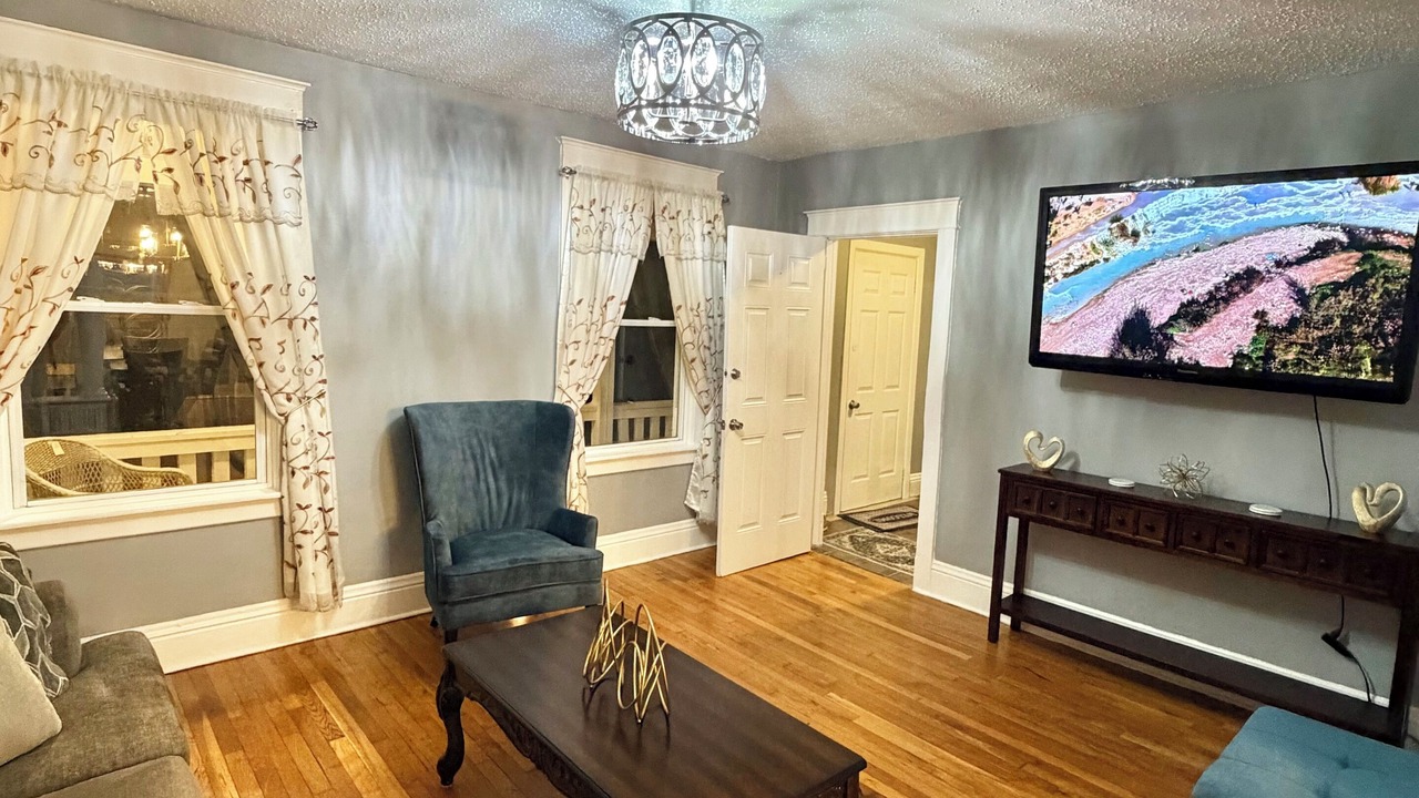 Photo of Livingroom in Utica