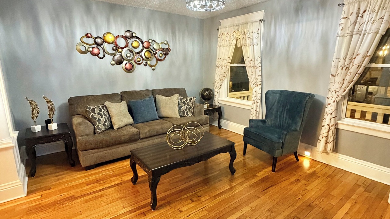 Photo of Livingroom in Utica