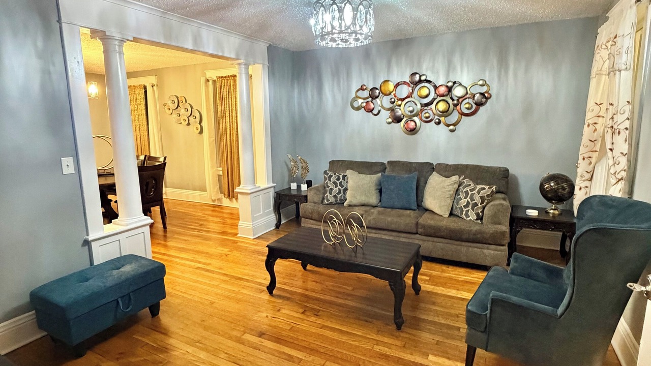 Photo of Livingroom in Utica