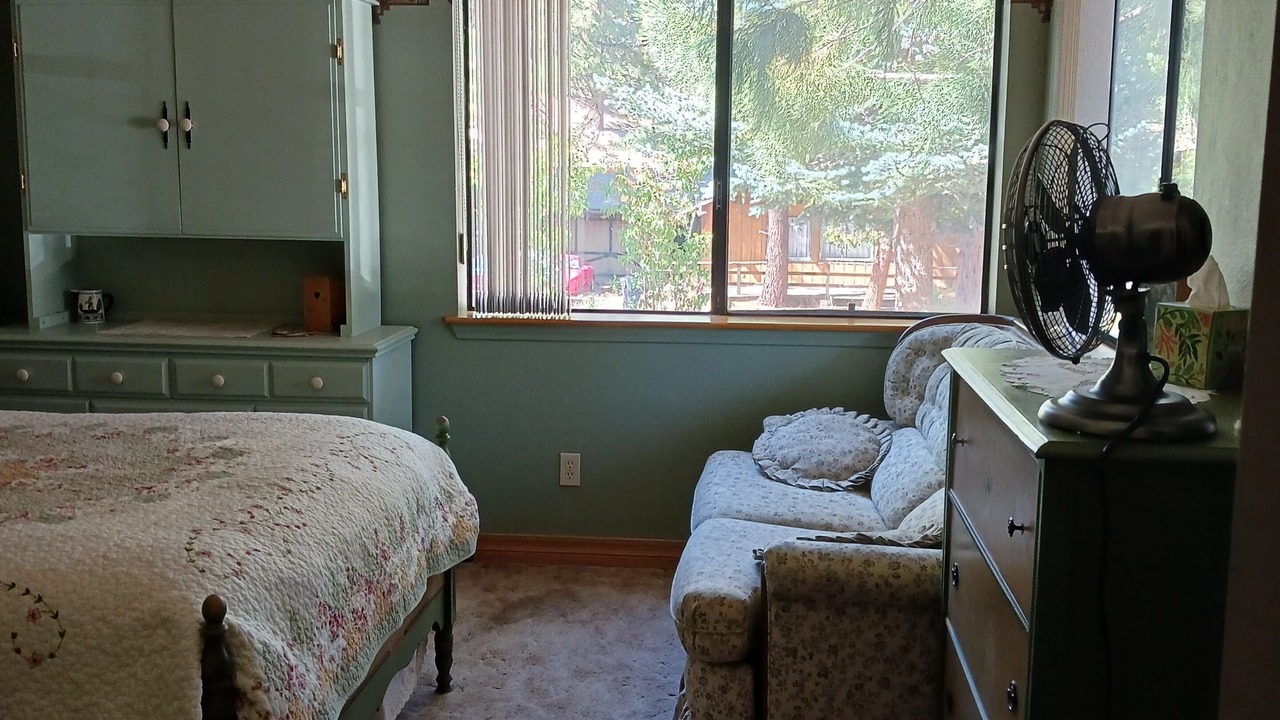 Photo of Bedroom in Wrightwood