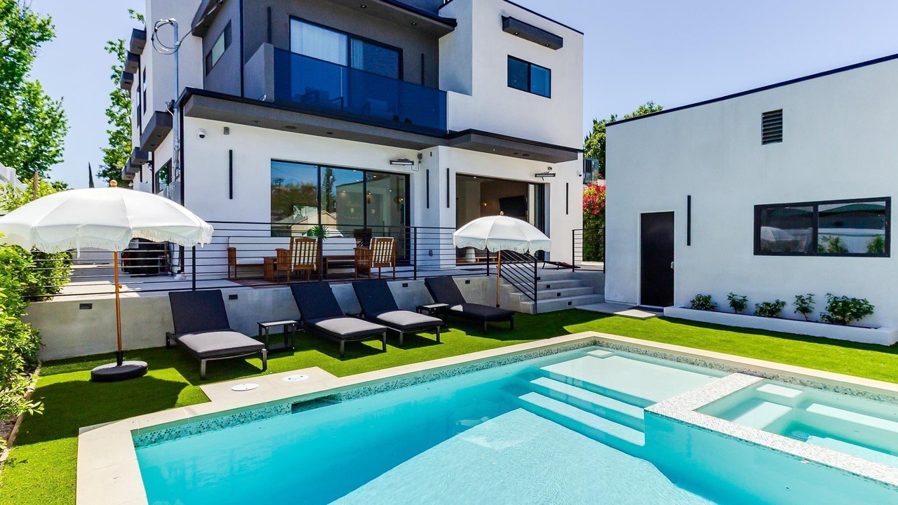 Photo of Outdoor in Encino