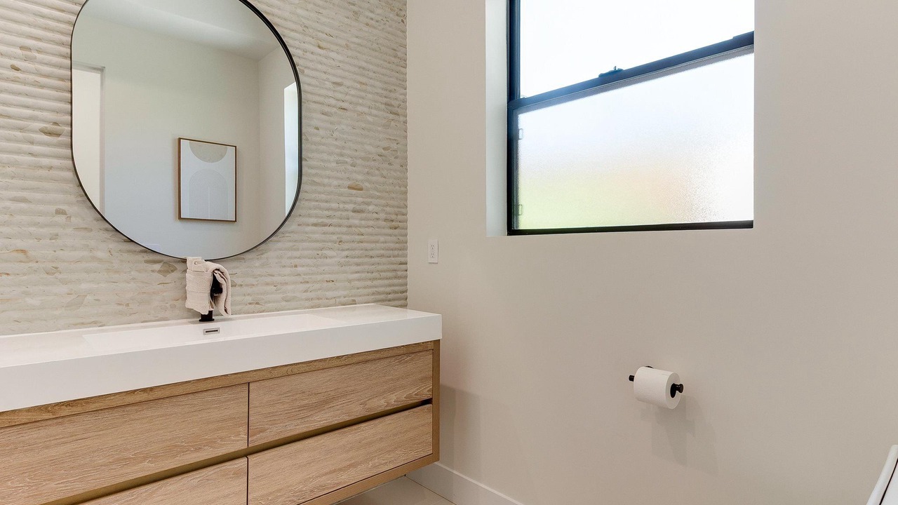 Photo of Bathroom in Encino