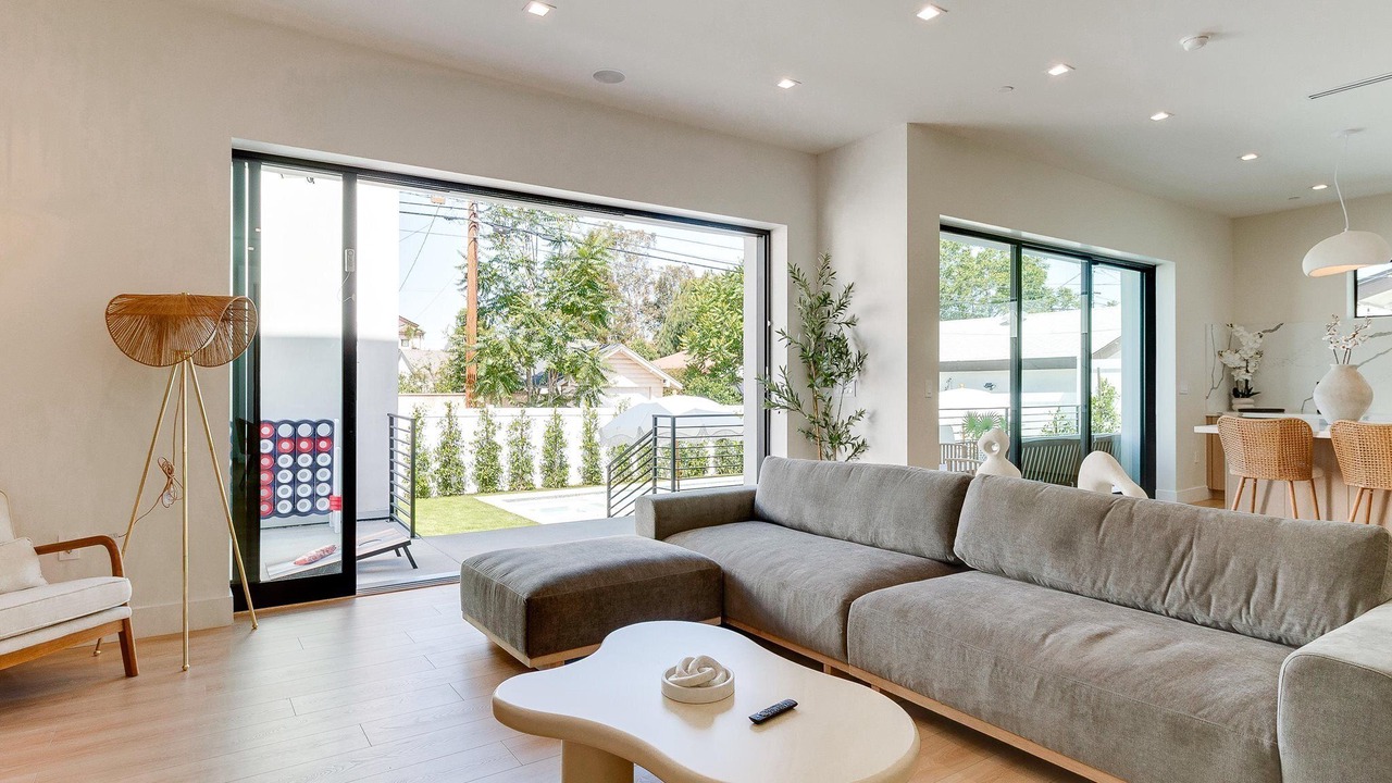 Photo of Livingroom in Encino
