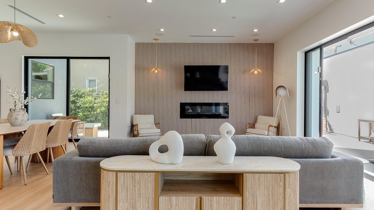 Photo of Livingroom in Encino