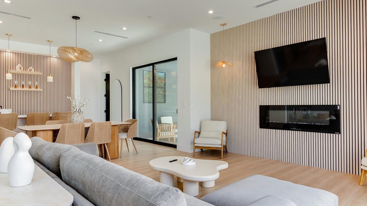 Photo of Livingroom in Encino