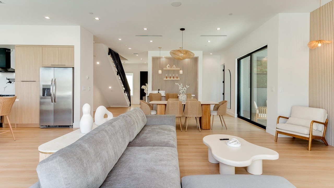 Photo of Livingroom in Encino