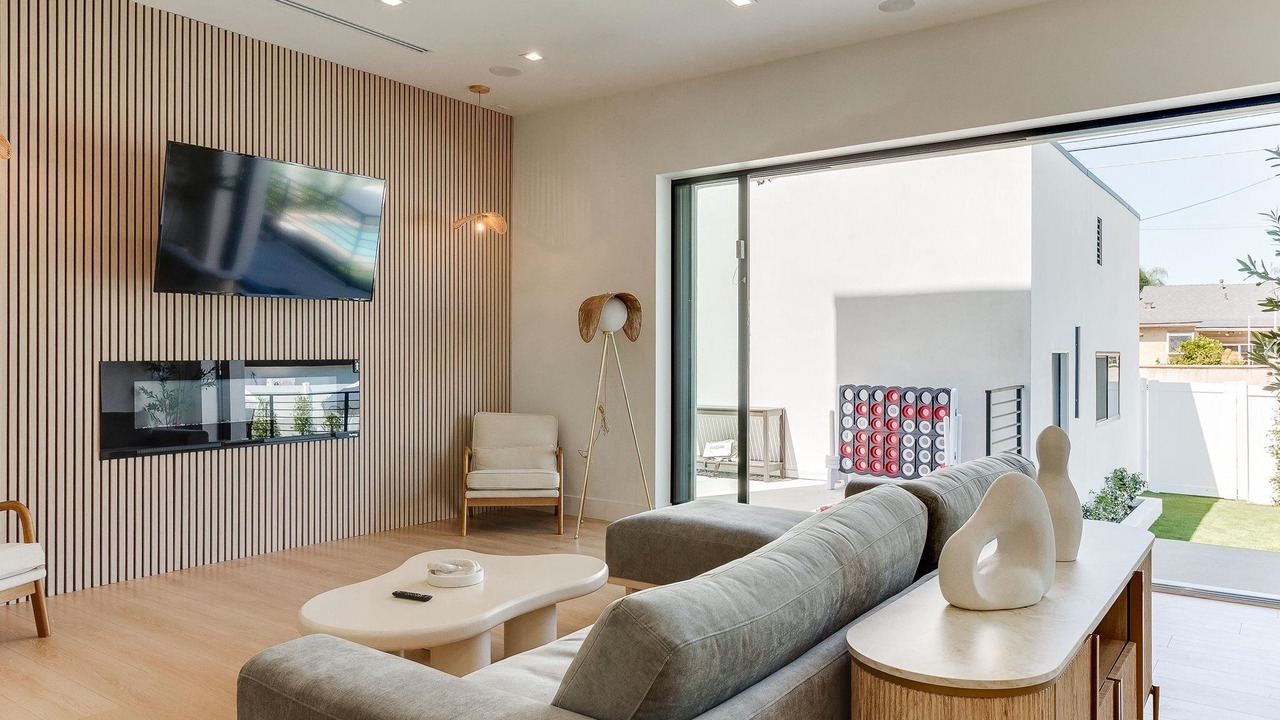 Photo of Livingroom in Encino