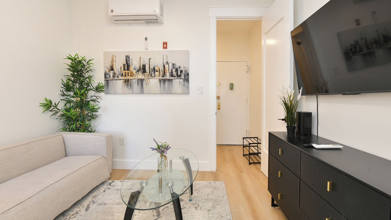 Photo of Livingroom in Manhattan Valley