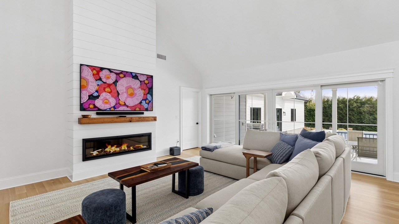 Photo of Livingroom in Hampton Bays