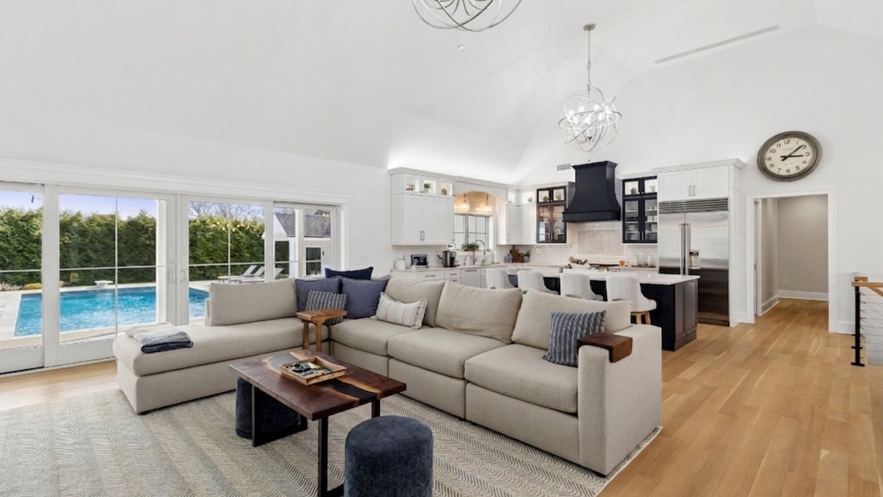 Photo of Livingroom in Hampton Bays