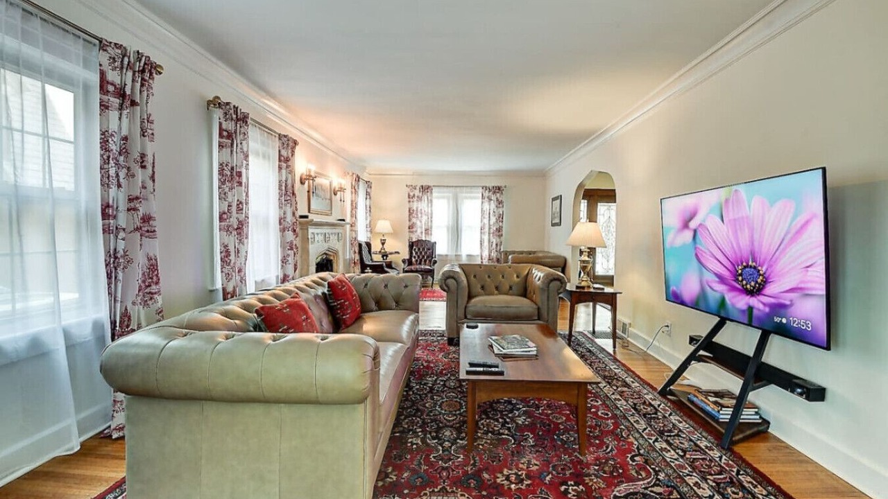 Photo of Livingroom in Meridian-Kessler