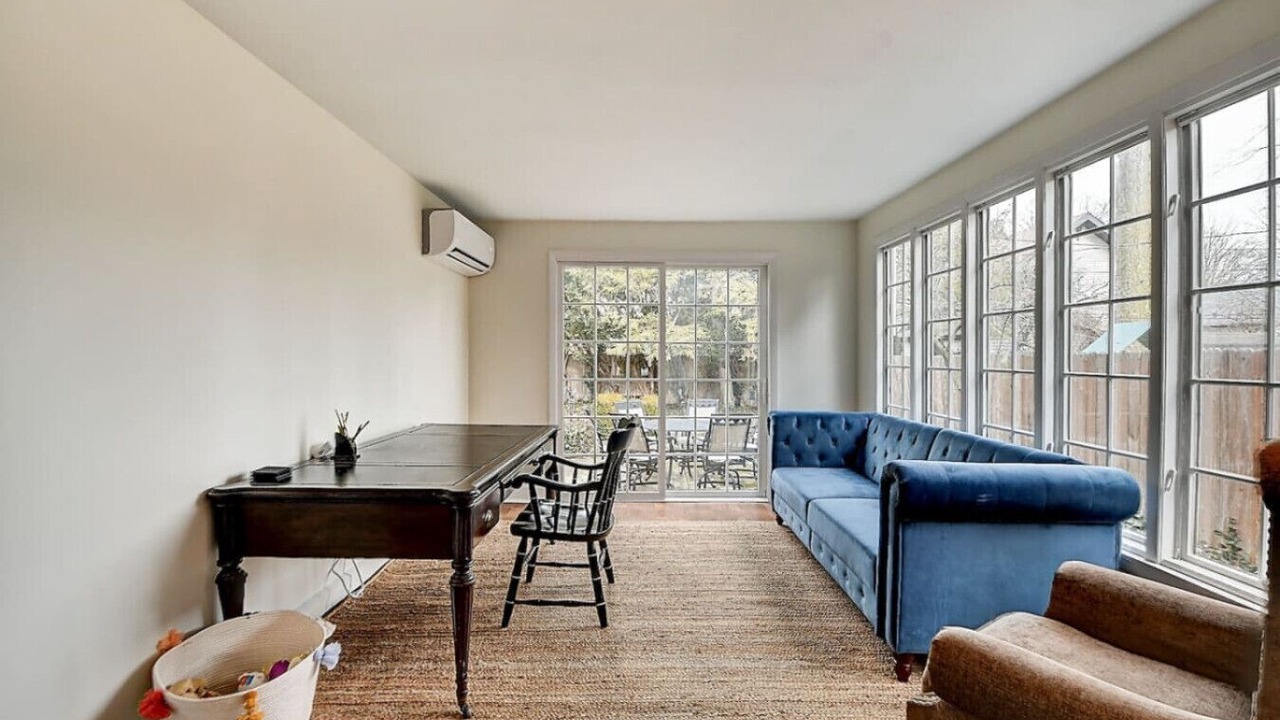 Photo of Livingroom in Meridian-Kessler