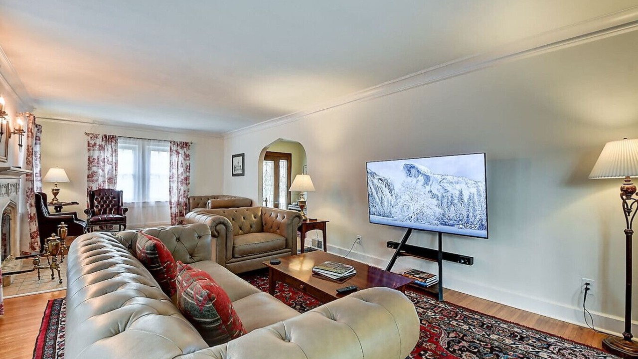 Photo of Livingroom in Meridian-Kessler