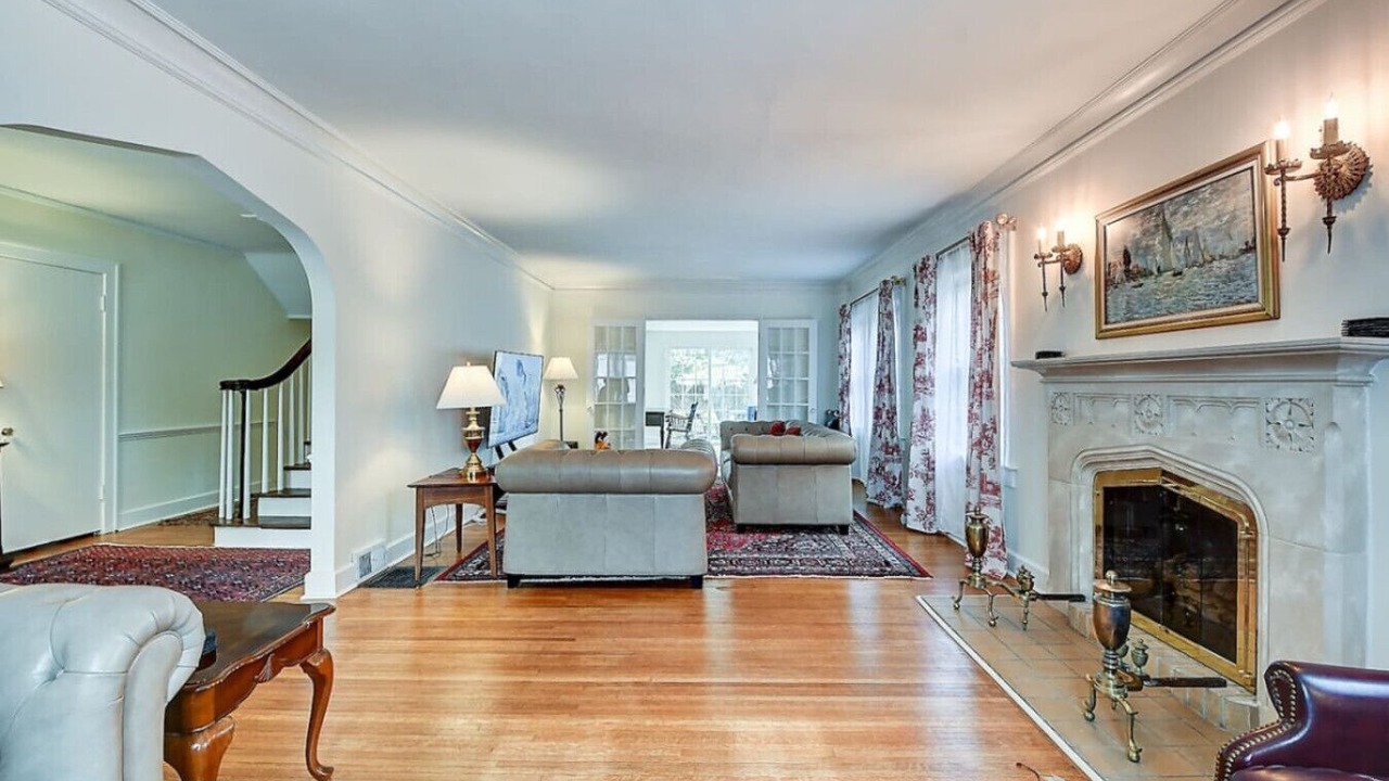 Photo of Livingroom in Meridian-Kessler