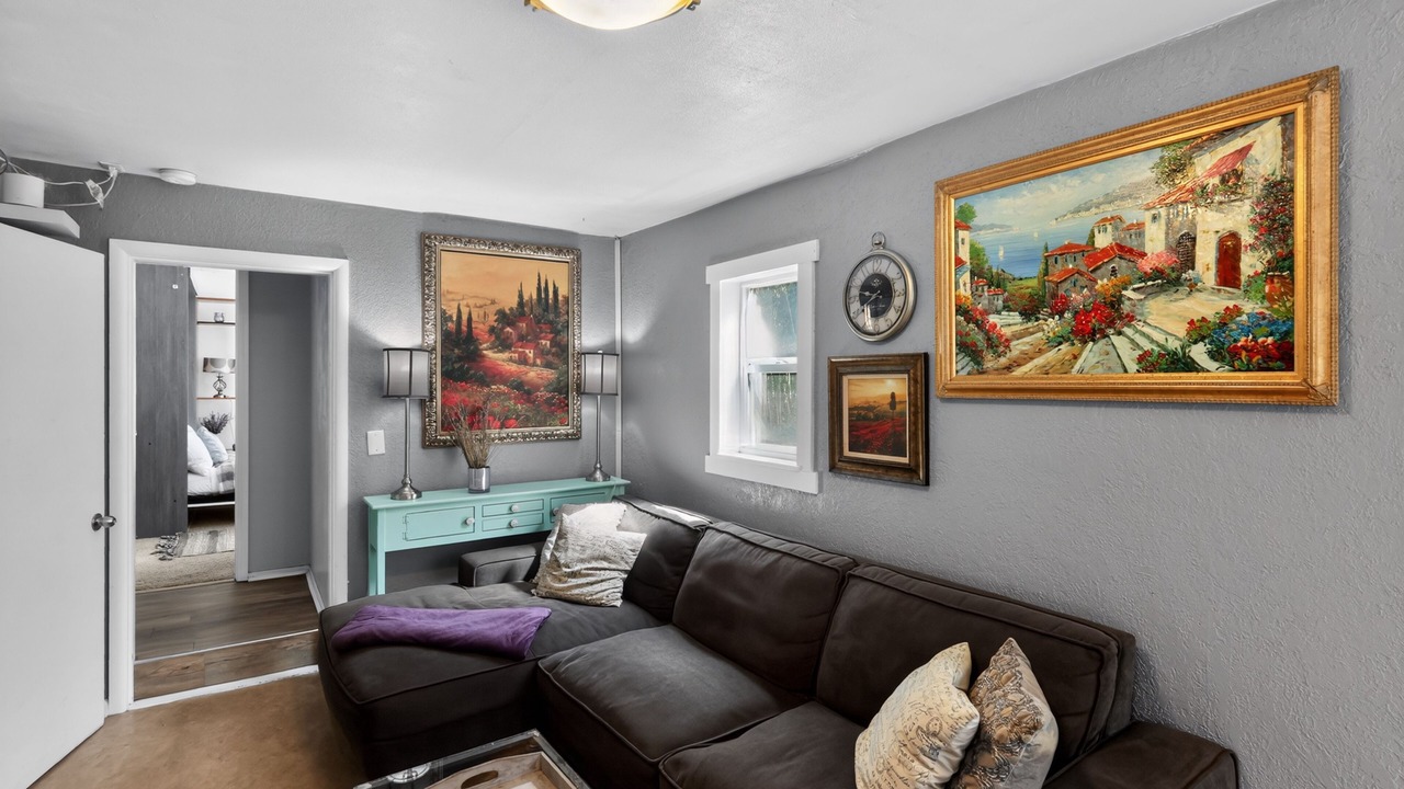 Photo of Livingroom in West Slope