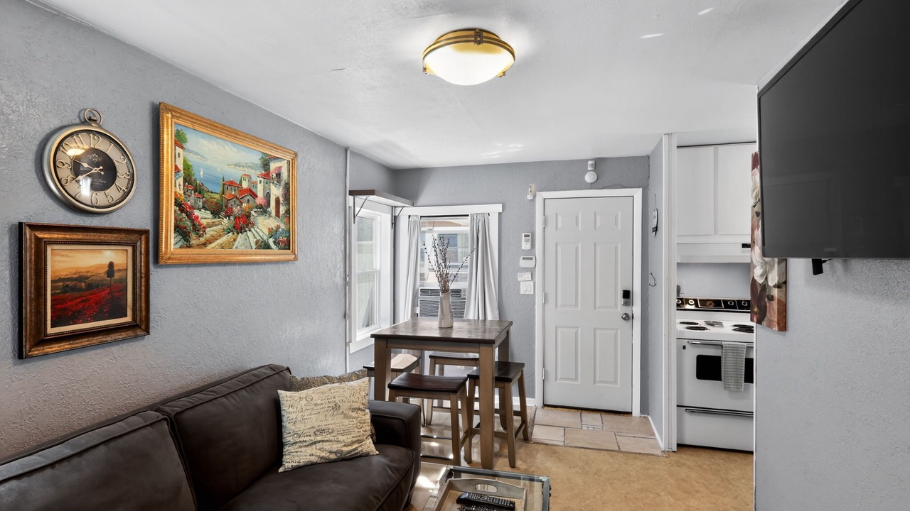 Photo of Livingroom in West Slope