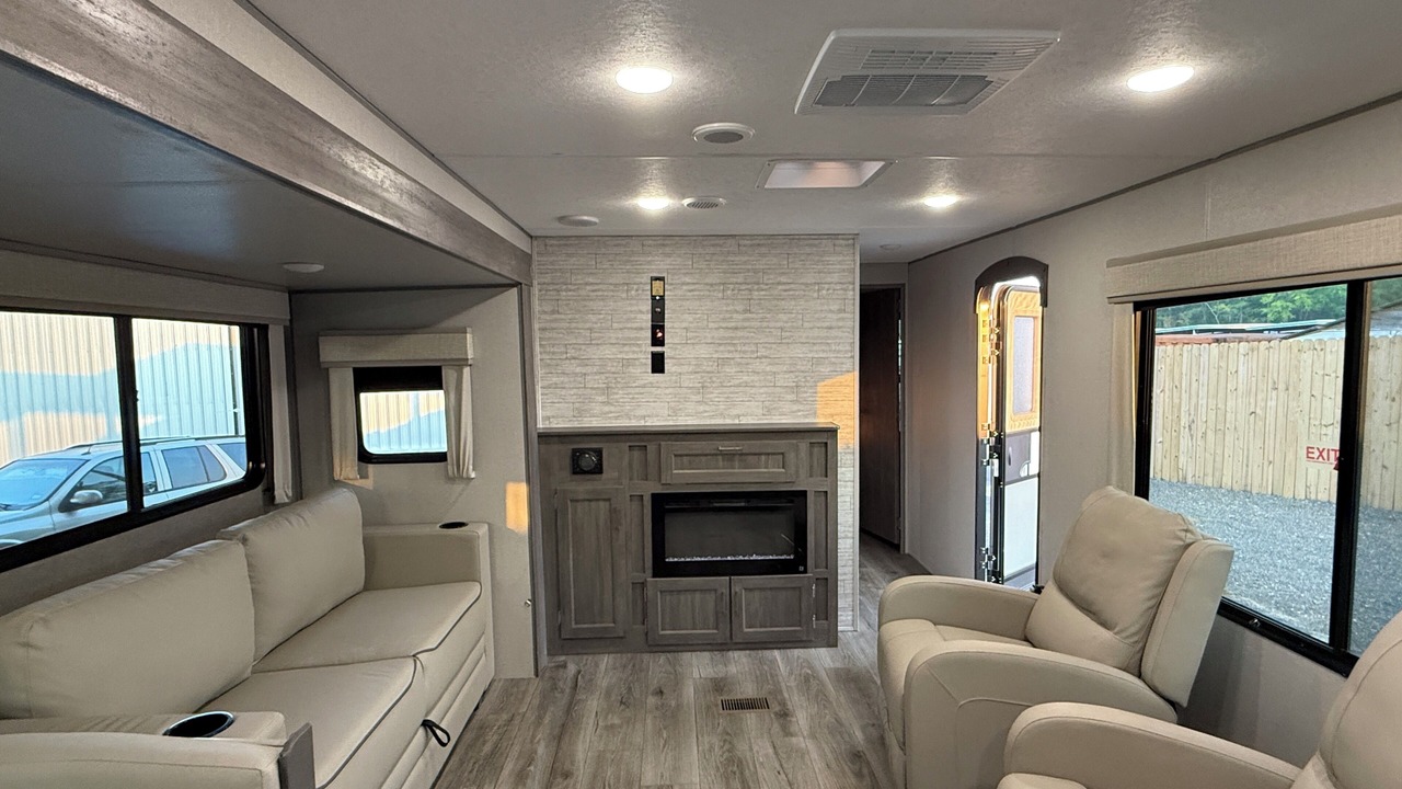 Photo of Livingroom in Flint