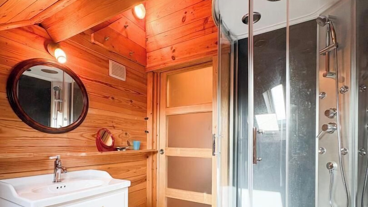 Photo of Bathroom in Thedirac