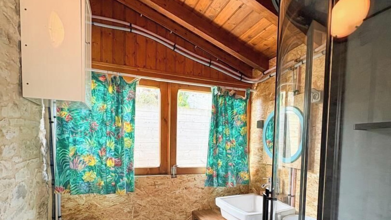 Photo of Bathroom in Thedirac