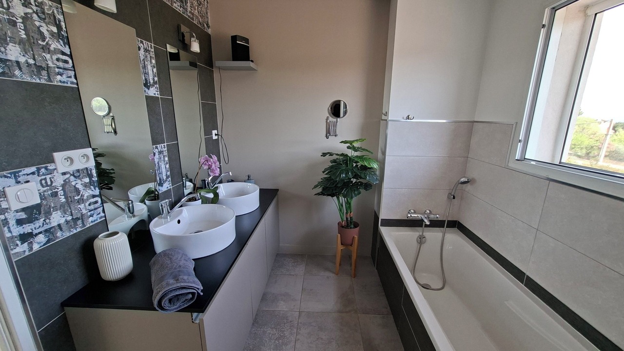 Photo of Bathroom in Saint-Saturnin-les-Avignon