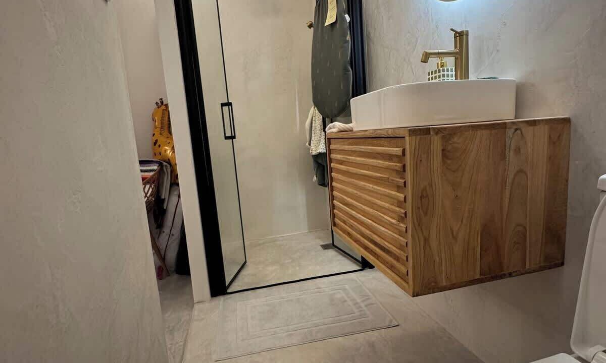 Photo of Bathroom in Tresques