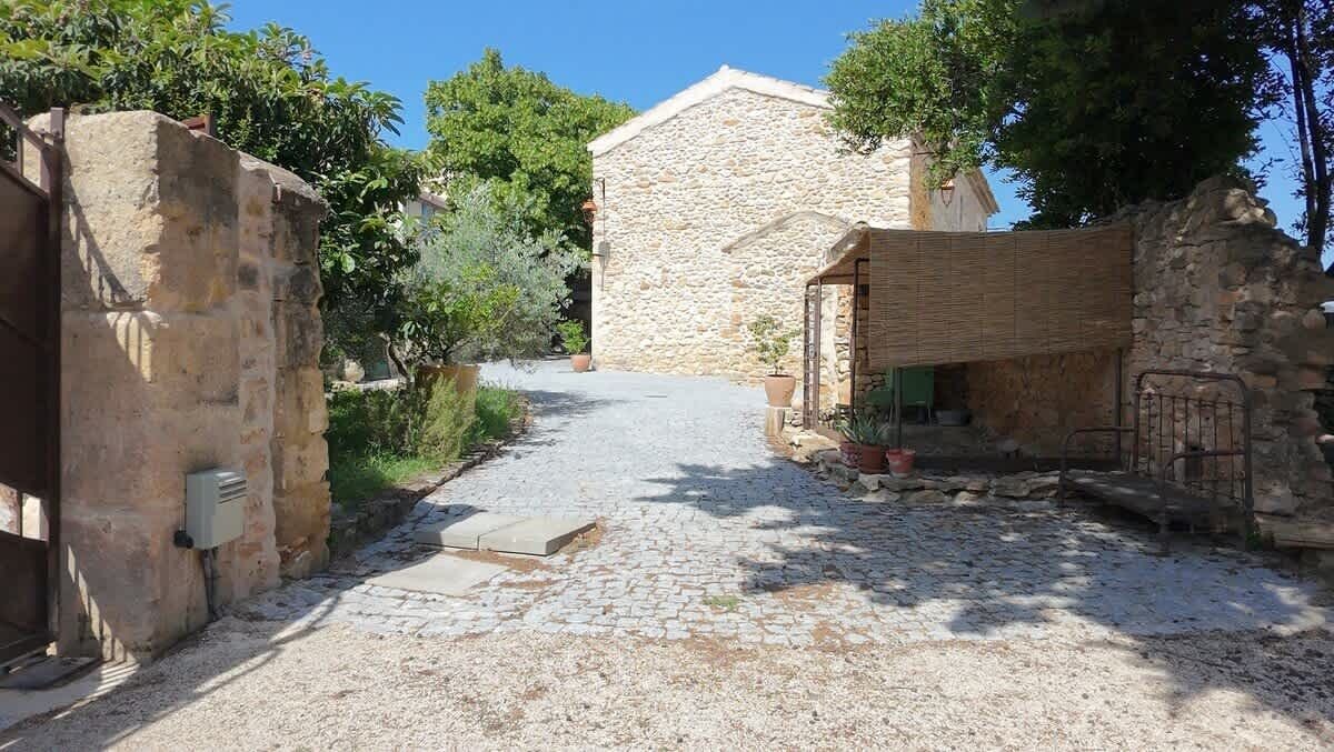 Photo of Outdoor in Tresques