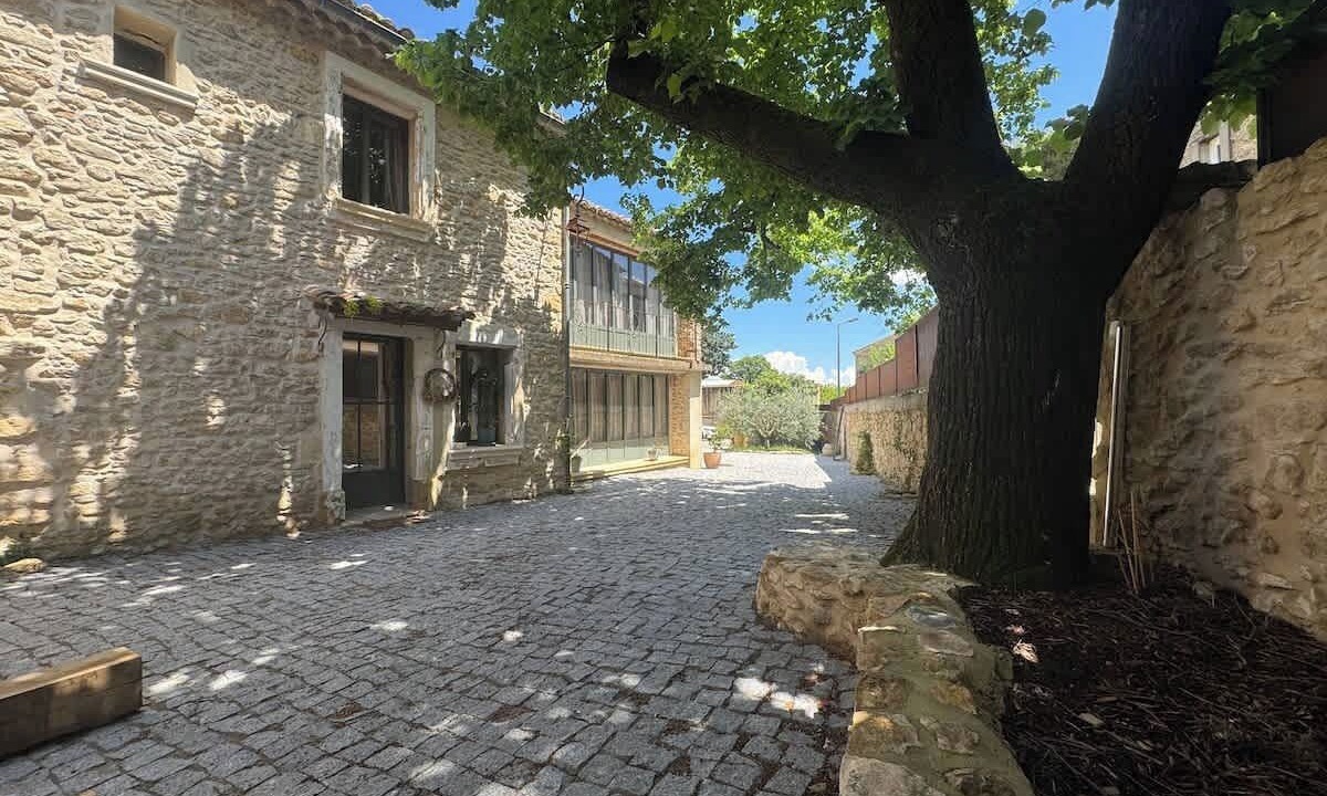 Photo of Outdoor in Tresques
