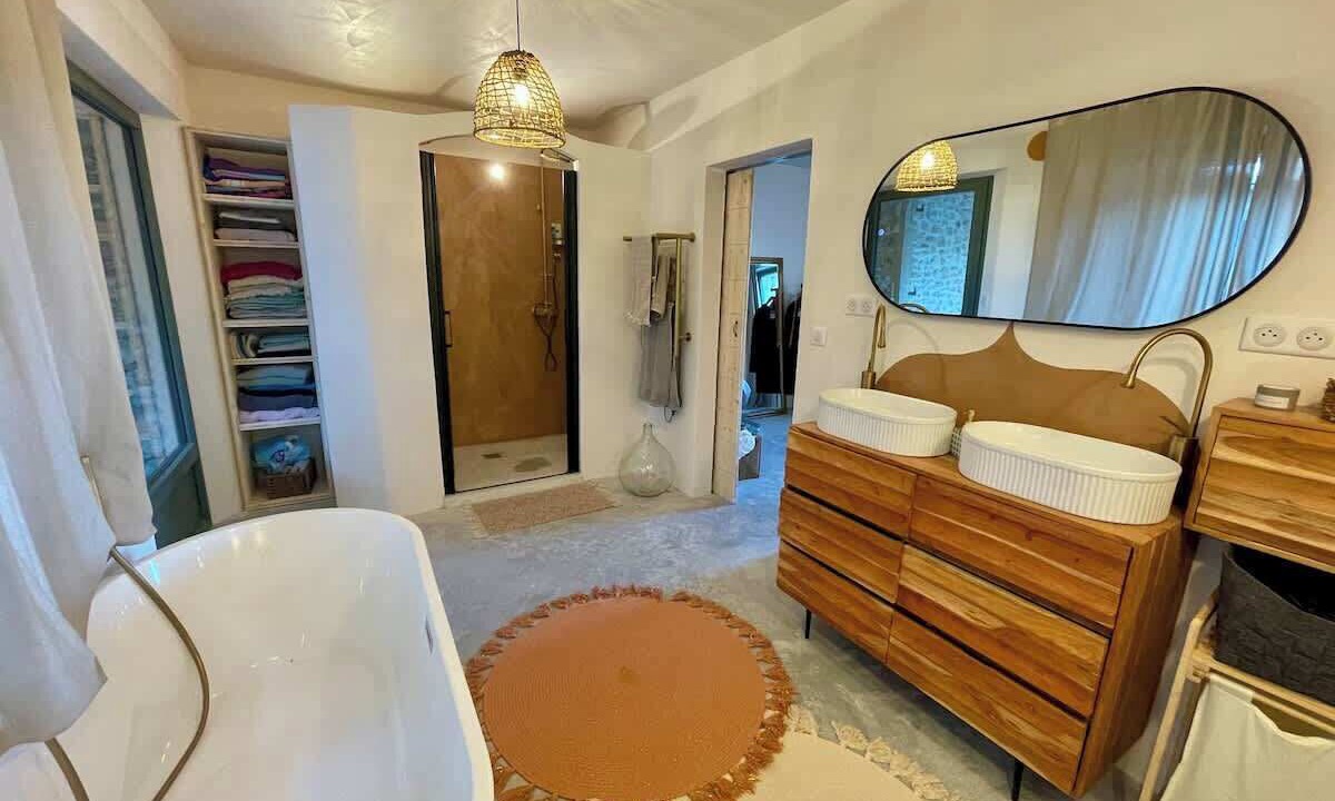 Photo of Bathroom in Tresques