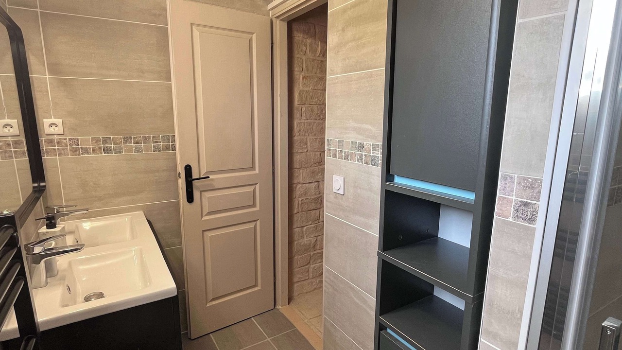 Photo of Bathroom in Montrabe