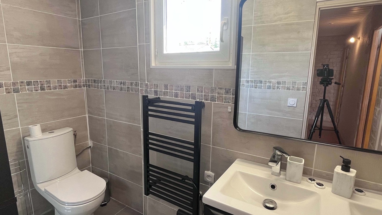 Photo of Bathroom in Montrabe