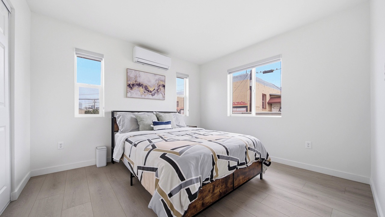 Photo of Bedroom in Pico-Union