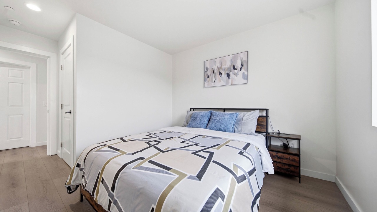 Photo of Bedroom in Pico-Union